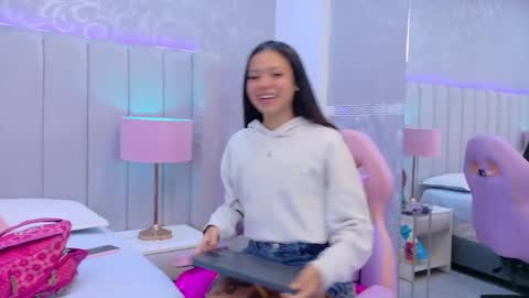 EMILY online show from May 7, 11:37 am