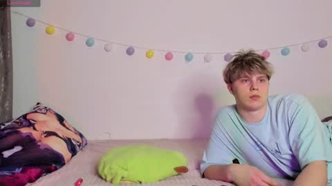 Snapshot of emily_and_ilumi chatting on December 26, 6:43 pm emily_and_ilumi online show from December 26, 6:43 pm