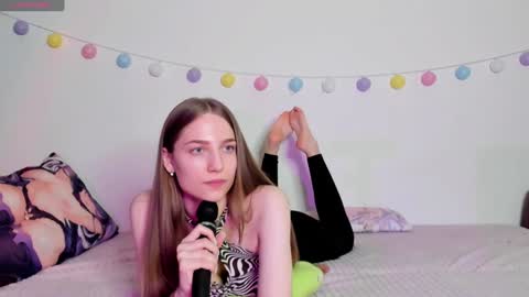 Snapshot of emily_and_ilumi chatting on December 27, 7:46 pm emily_and_ilumi online show from December 27, 7:46 pm