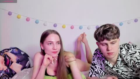 Snapshot of emily_and_ilumi chatting on January 3, 4:00 am emily_and_ilumi online show from January 3, 4:00 am