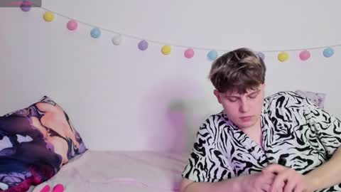 Snapshot of emily_and_ilumi chatting on January 5, 11:04 am emily_and_ilumi online show from January 5, 11:04 am