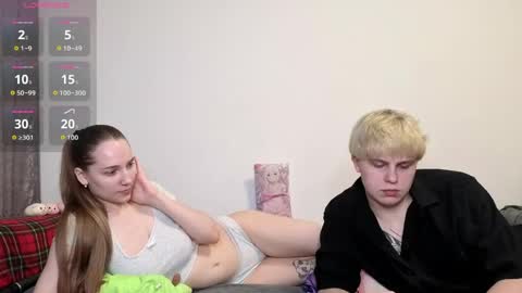 emily_and_ilumi online show from March 21, 8:12 pm