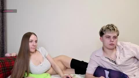 Snapshot of emily_and_ilumi chatting on April 21, 7:28 pm emily_and_ilumi online show from April 21, 7:28 pm