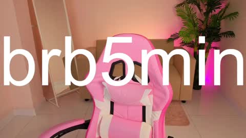 Snapshot of emily_bridget chatting on May 5, 1:02 am Emily online show from May 5, 1:02 am