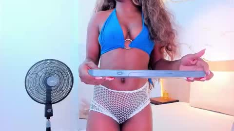 Snapshot of emily_browne chatting on September 19, 7:58 pm emily online show from September 19, 7:58 pm