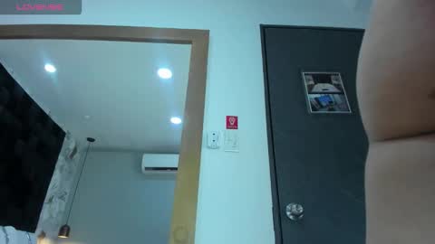 Snapshot of emily_clarkk_ chatting on February 28, 8:43 pm emily_clarkk_ online show from February 28, 8:43 pm