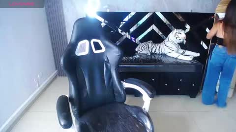 Snapshot of emily_cooper_t chatting on September 16, 3:07 am emily_cooper_t online show from September 16, 3:07 am