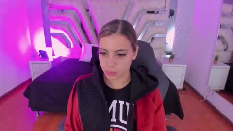 Snapshot of emily_ellen chatting on September 19, 10:49 am Emily online show from September 19, 10:49 am