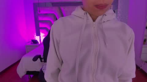 Snapshot of emily_ellen chatting on October 4, 11:08 am Emily online show from October 4, 11:08 am