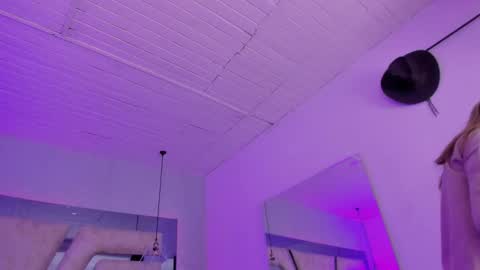 Snapshot of emily_ellen chatting on October 24, 11:17 am Emily online show from October 24, 11:17 am