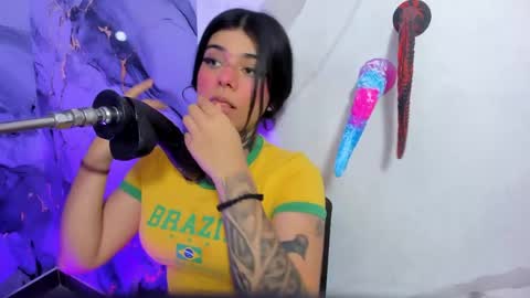 Snapshot of emily_evol chatting on April 23, 11:42 am emily_evol online show from April 23, 11:42 am