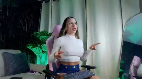 Emily foxx01 online show from March 24, 12:15 am