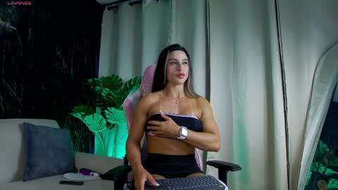 Emily foxx01 online show from May 7, 10:48 pm