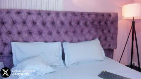 Emily online show from February 8, 7:59 pm