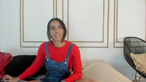 emily_gaviria1 online show from April 28, 12:10 pm