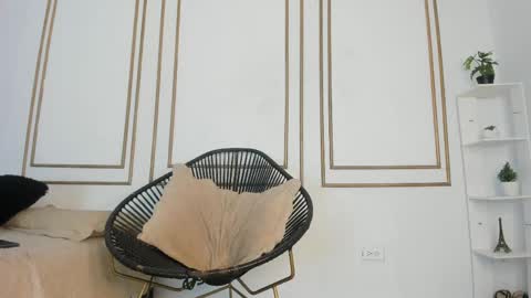 emily_gaviria1 online show from May 3, 12:00 pm