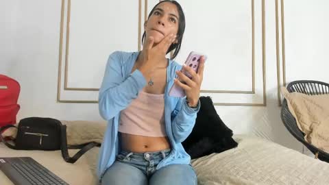 emily_gaviria1 online show from May 5, 12:13 pm
