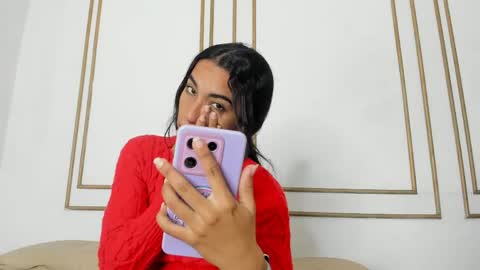 emily_gaviria1 online show from May 9, 12:10 pm