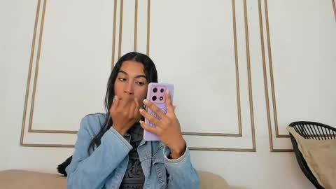 emily_gaviria1 online show from May 10, 12:10 pm