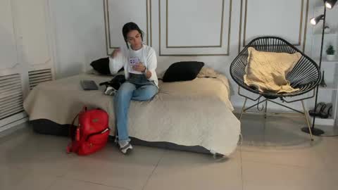 emily_gaviria1 online show from May 13, 12:13 pm