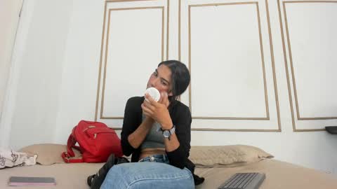 emily_gaviria1 online show from May 19, 12:11 pm