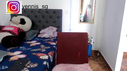 Snapshot of emily_hot_01 chatting on December 3, 5:55 pm emily online show from December 3, 5:55 pm