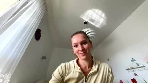 Snapshot of emily_in_parisss chatting on October 2, 8:43 am Emily online show from October 2, 8:43 am