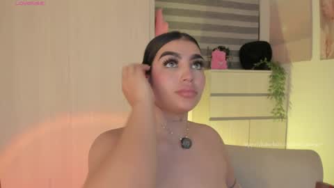 Snapshot of emily_kenner chatting on March 31, 12:34 am EmilyKenner Independent model online show from March 31, 12:34 am