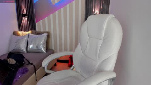 Emily online show from February 6, 2:37 pm