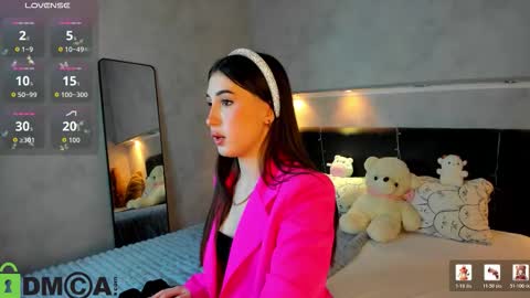 Snapshot of emily_lews chatting on March 17, 1:10 am Emily online show from March 17, 1:10 am