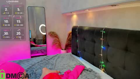 Snapshot of emily_lews chatting on March 27, 9:10 am Emily online show from March 27, 9:10 am