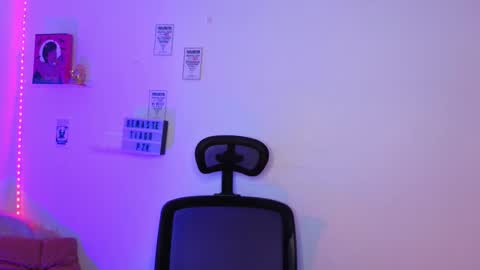 Emily Lindey online show from March 25, 7:25 am