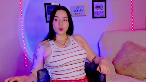 Snapshot of emily_lindey_ chatting on July 11, 6:27 am Emily Lindey online show from July 11, 6:27 am