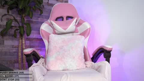 Emily online show from May 18, 11:43 pm