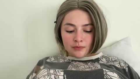 emily_morning_dew online show from May 7, 8:20 am