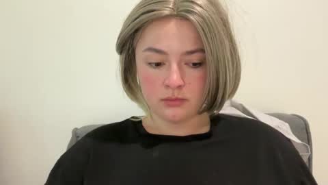 emily_morning_dew online show from May 18, 4:07 am
