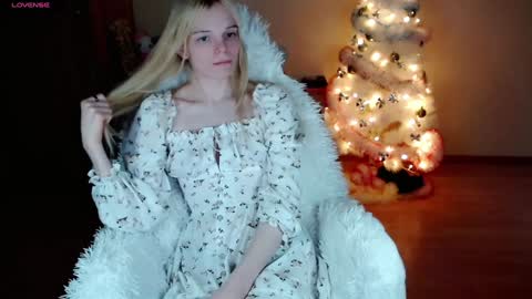 Snapshot of emily_nyaffe chatting on January 8, 12:28 am Lia online show from January 8, 12:28 am
