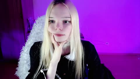 Snapshot of emily_nyaffe chatting on January 23, 9:29 pm Lia online show from January 23, 9:29 pm
