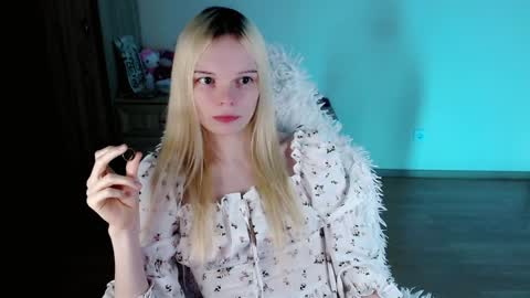 Snapshot of emily_nyaffe chatting on February 7, 2:47 pm Lia online show from February 7, 2:47 pm