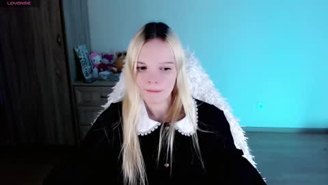 Snapshot of emily_nyaffe chatting on February 11, 11:44 pm Lia online show from February 11, 11:44 pm