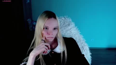 Snapshot of emily_nyaffe chatting on February 12, 2:45 am Lia online show from February 12, 2:45 am