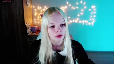 Snapshot of emily_nyaffe chatting on February 27, 9:47 pm Lia online show from February 27, 9:47 pm
