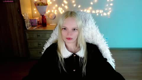 Snapshot of emily_nyaffe chatting on February 28, 3:26 pm Lia online show from February 28, 3:26 pm