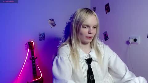 Snapshot of emily_nyaffe123 chatting on March 13, 5:19 pm Lia online show from March 13, 5:19 pm