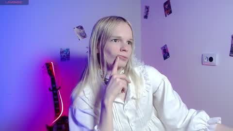 Snapshot of emily_nyaffe123 chatting on March 18, 1:09 am Lia online show from March 18, 1:09 am