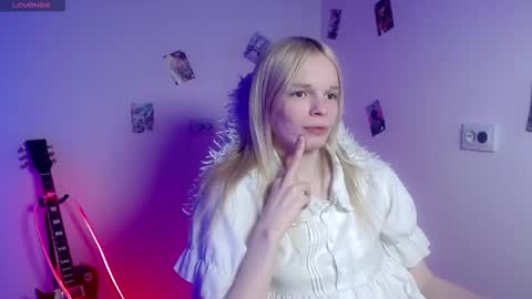 Snapshot of emily_nyaffe123 chatting on March 27, 1:55 pm Lia online show from March 27, 1:55 pm