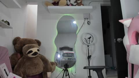 emily_palmeer online show from December 3, 12:49 pm