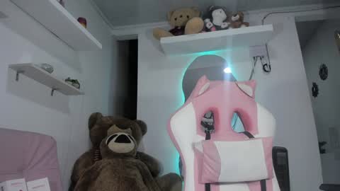 emily_palmeer online show from December 18, 10:40 am