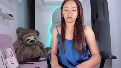 emily_palmeer online show from December 25, 9:02 am