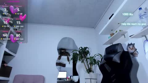 Snapshot of emily_palmeer chatting on October 6, 10:23 am emily_palmeer online show from October 6, 10:23 am